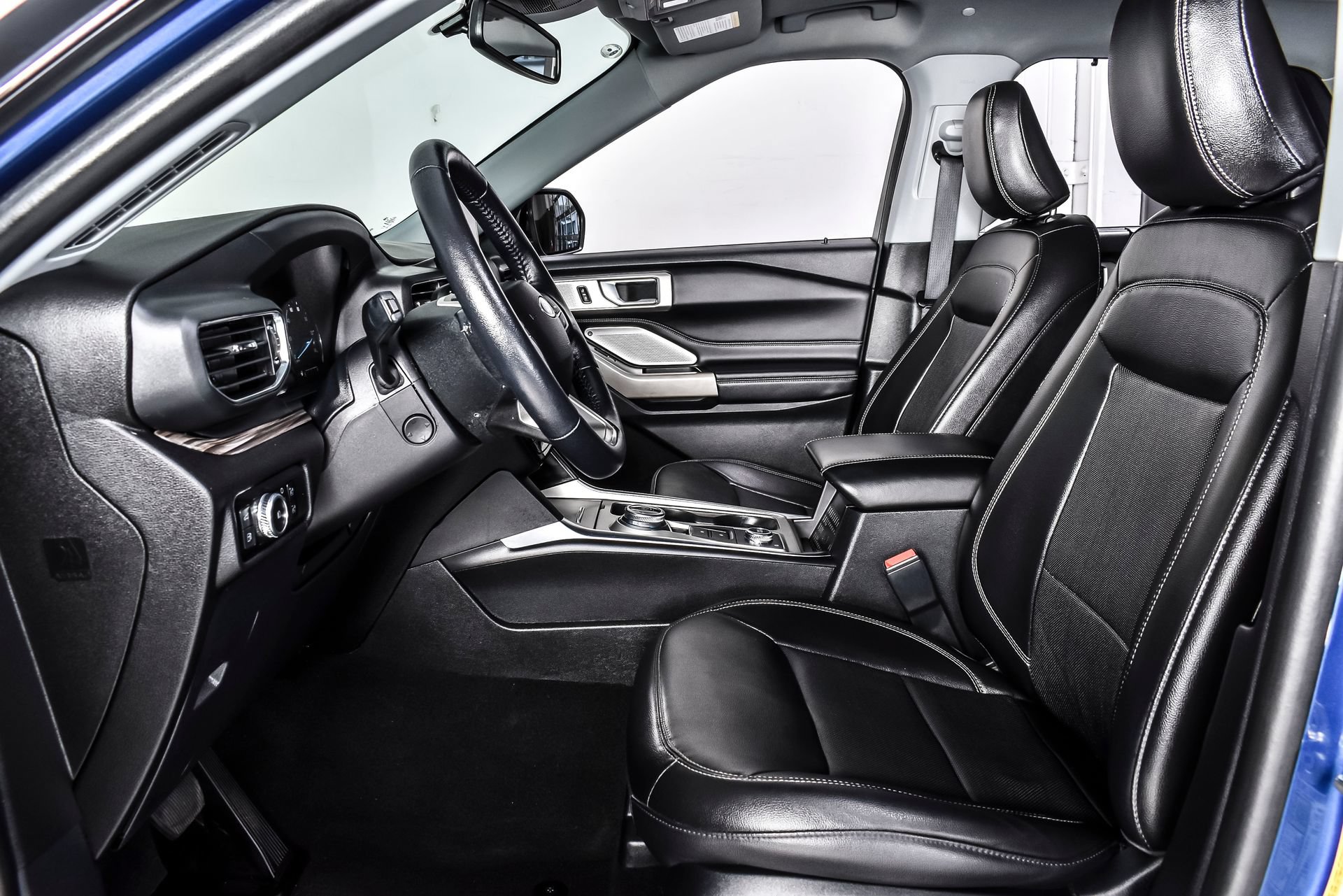 Used 2023 Ford Explorer Limited AWD/4WD image 16