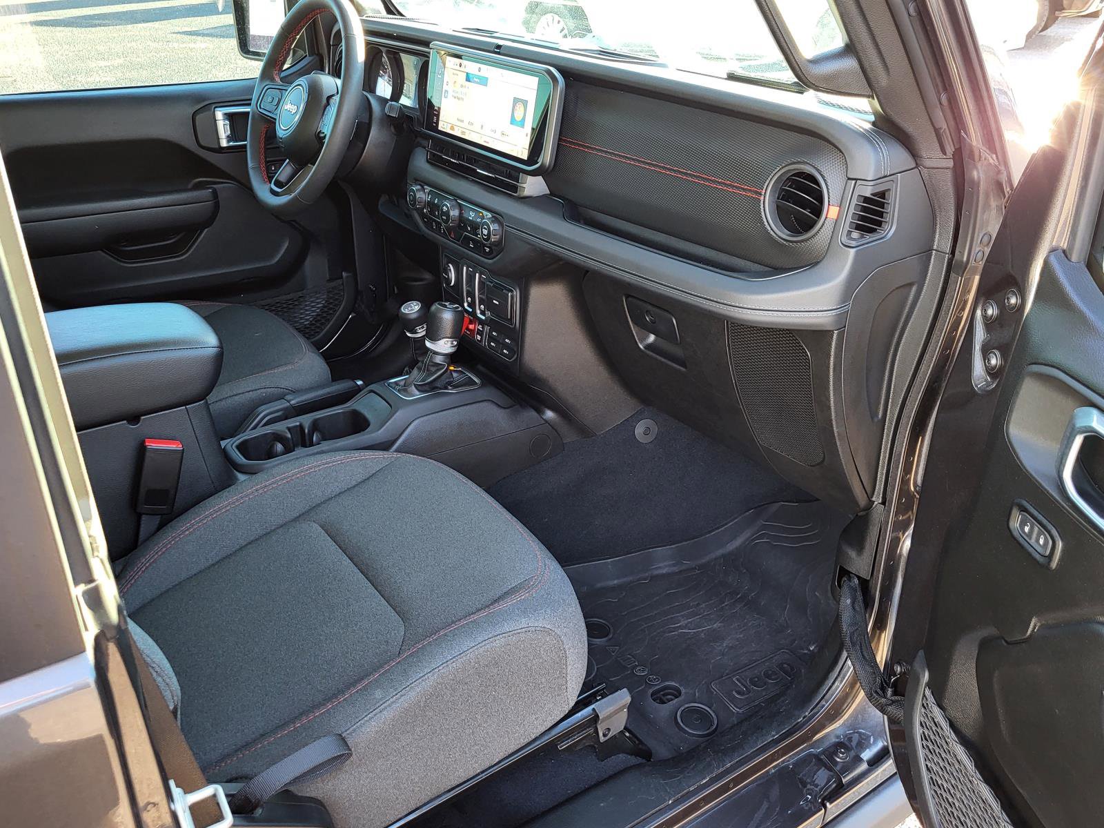 Used 2024 Jeep Wrangler Rubicon w/ Convenience Group image 9