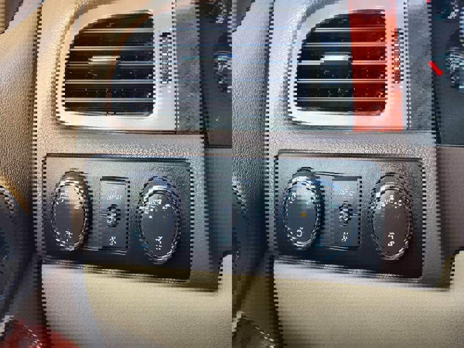 Used 2014 Chevrolet Suburban LTZ image 18