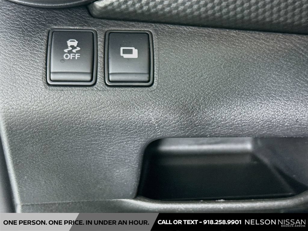 Used 2019 Nissan Kicks S FWD image 10