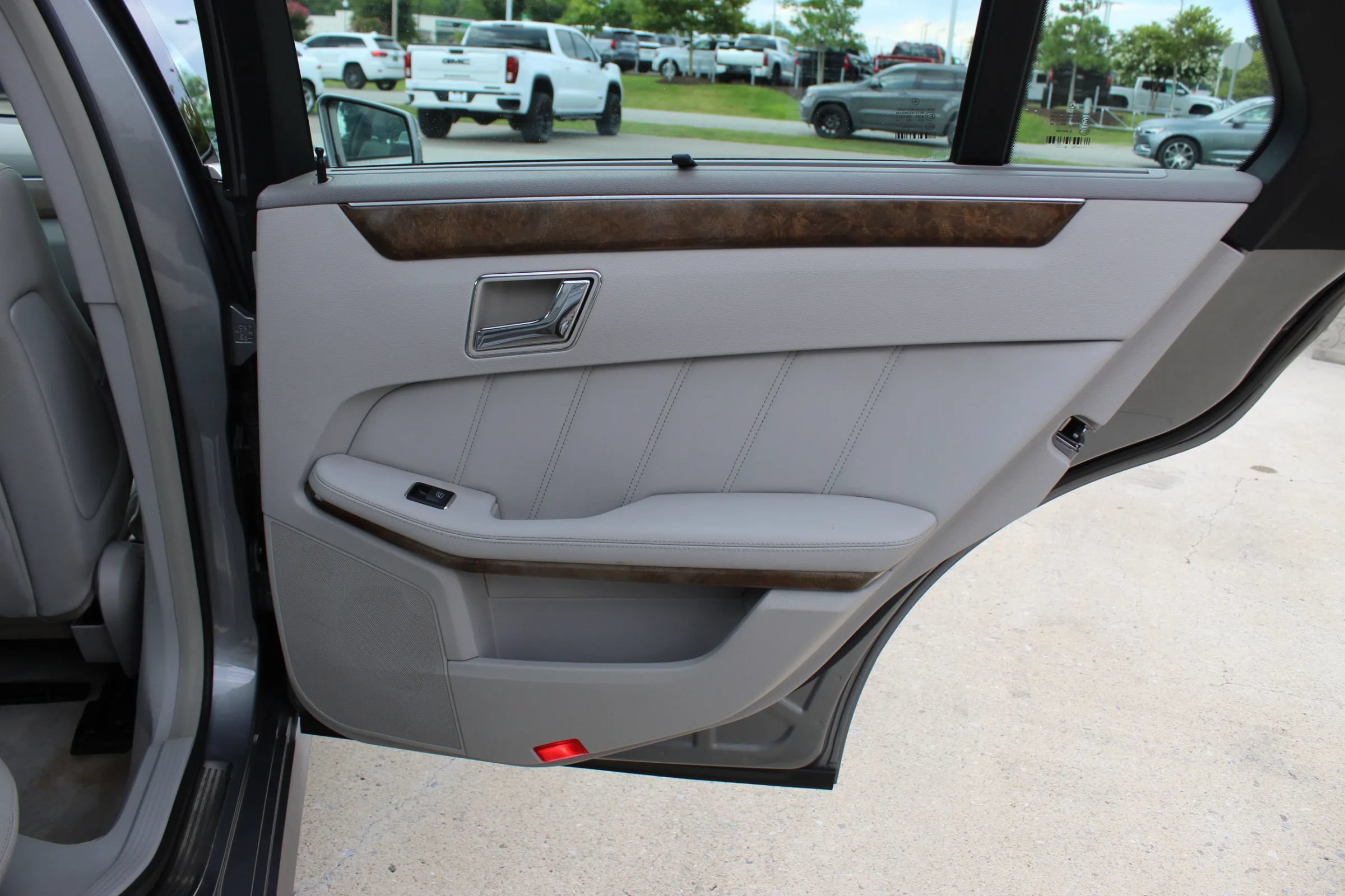 Used 2011 Mercedes-Benz E 350 4MATIC Wagon image 24