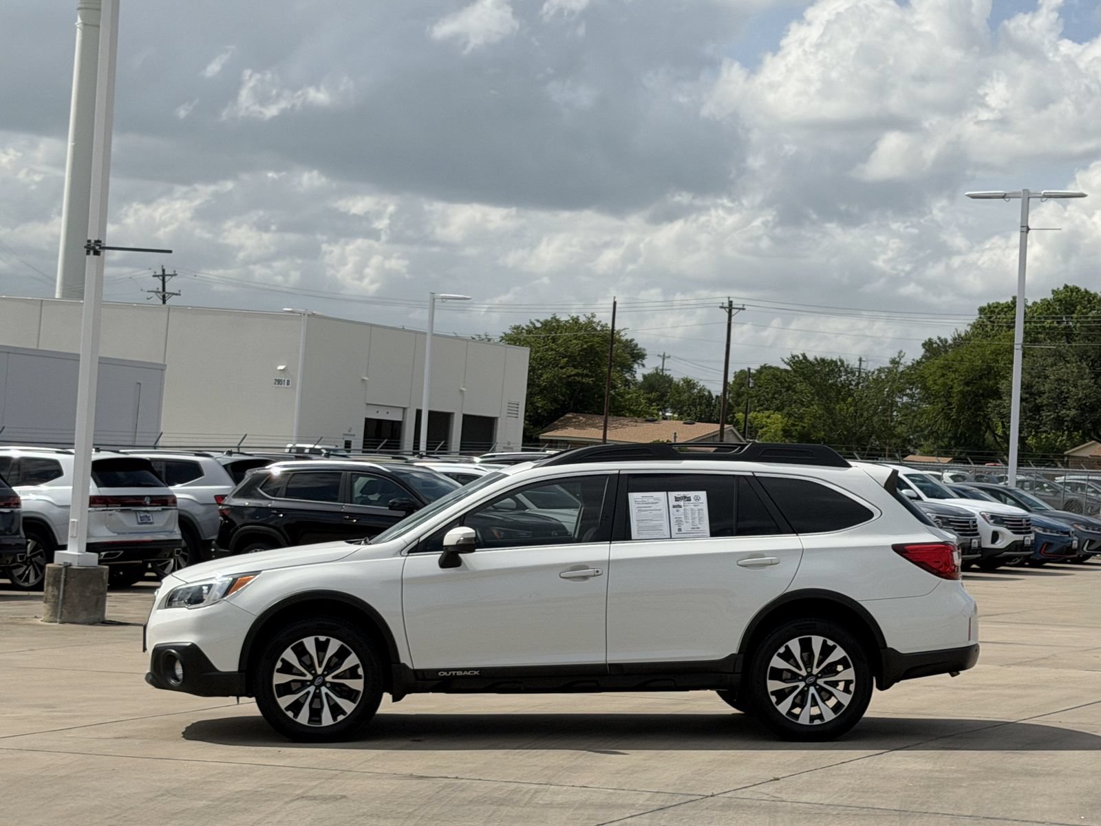 Used 2017 Subaru Outback 2.5i Limited AWD/4WD image 7