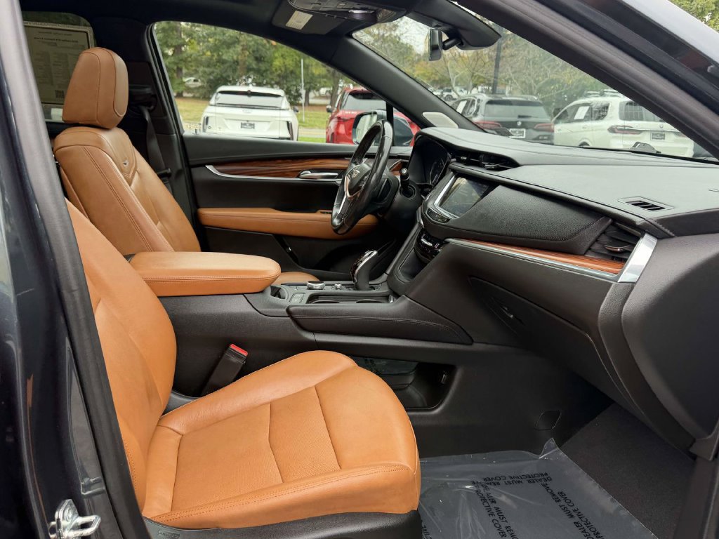Used 2020 Cadillac XT5 Premium Luxury w/ LPO, Premium Carpet Package FWD image 10