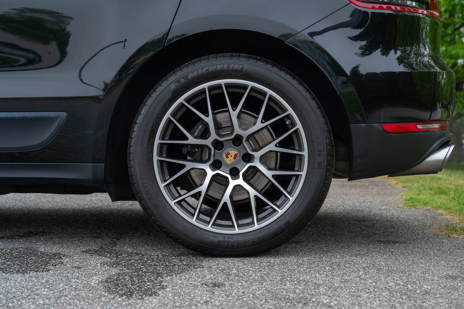 Used 2018 Porsche Macan Sport Edition AWD/4WD image 12