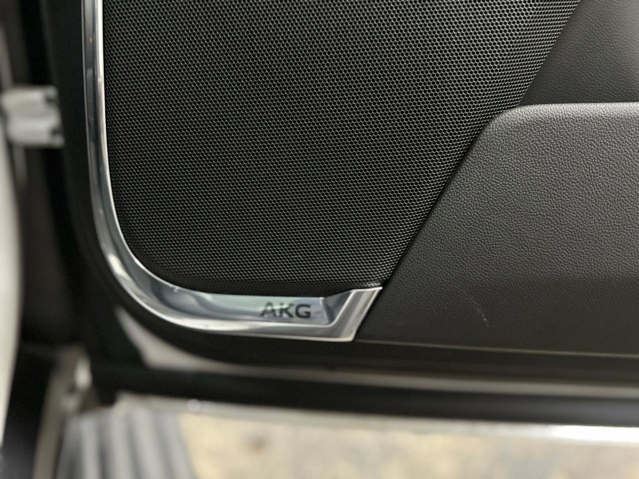 Used 2023 Cadillac Escalade Premium Luxury w/ Performance Package image 32