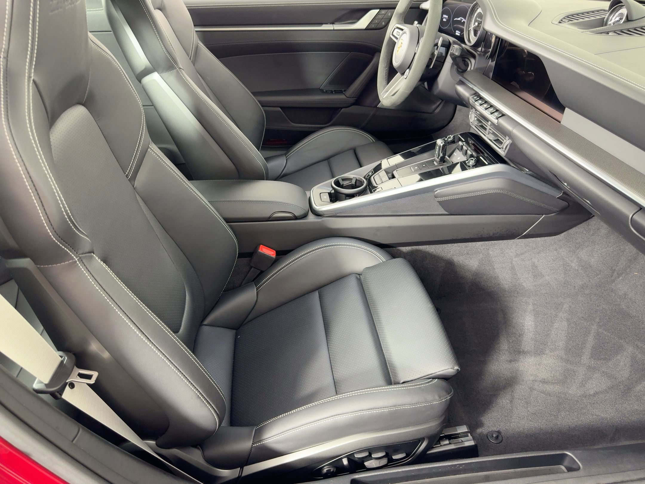 Certified 2025 Porsche 911 Turbo AWD/4WD image 30