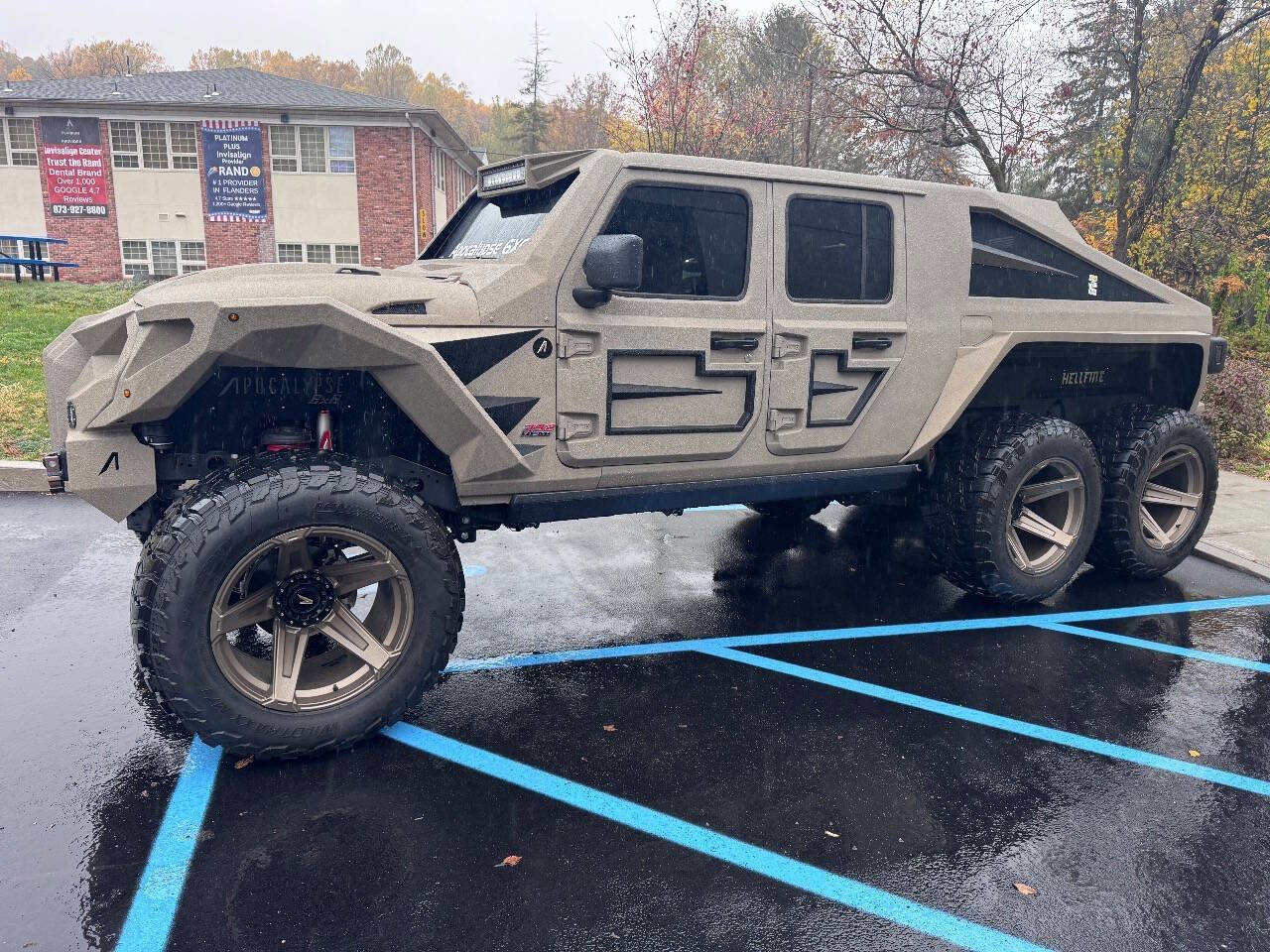 Used 2025 Jeep Gladiator Sport image 1