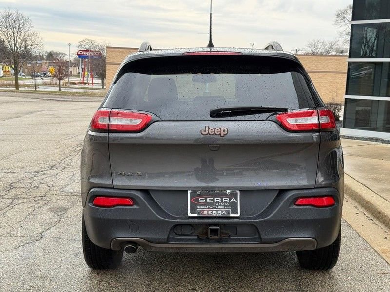 Used 2017 Jeep Cherokee Latitude w/ Comfort/Convenience Group image 4