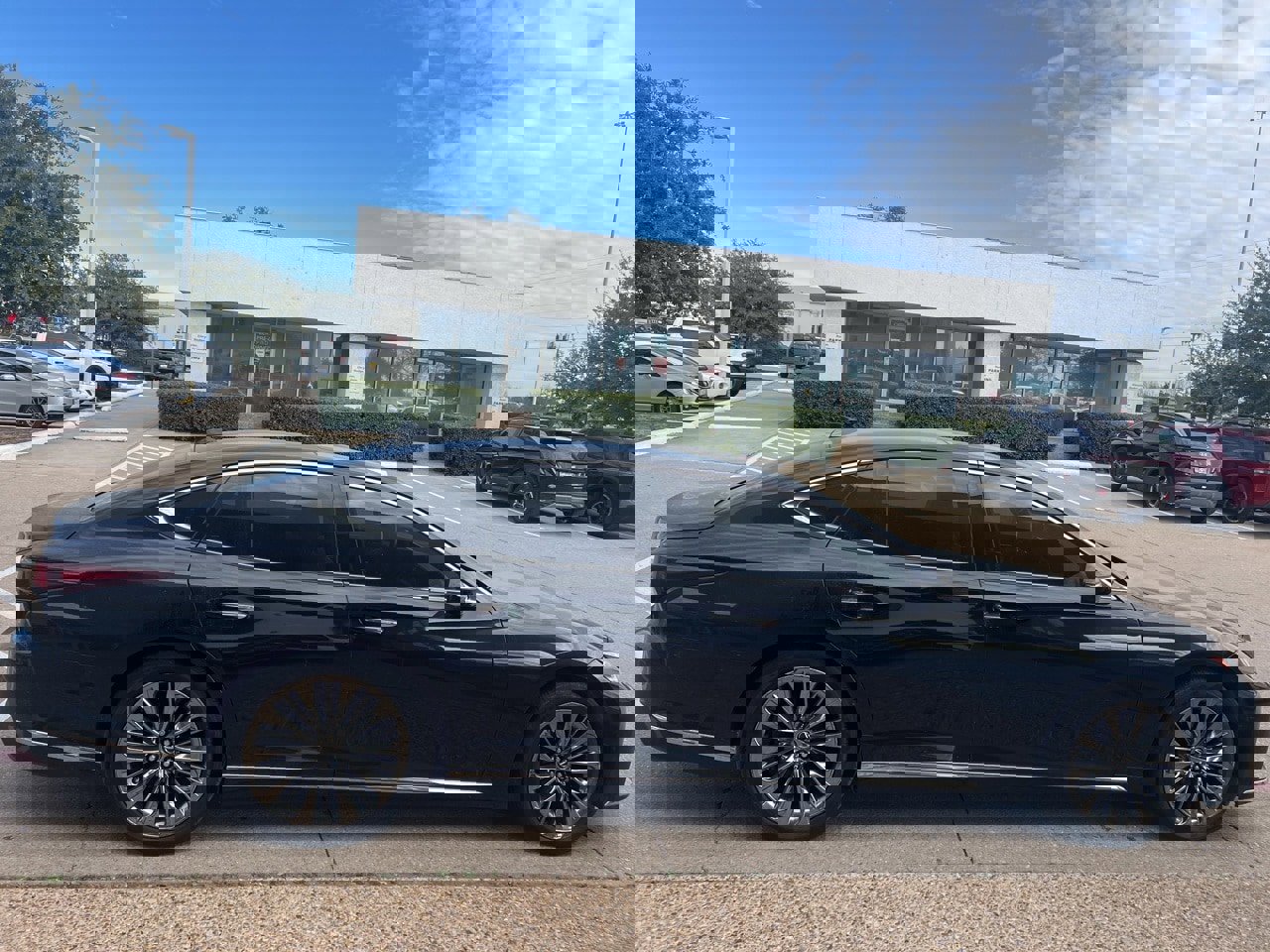 Used 2021 Lexus LS 500 w/ Accessory Package (Z2) image 17