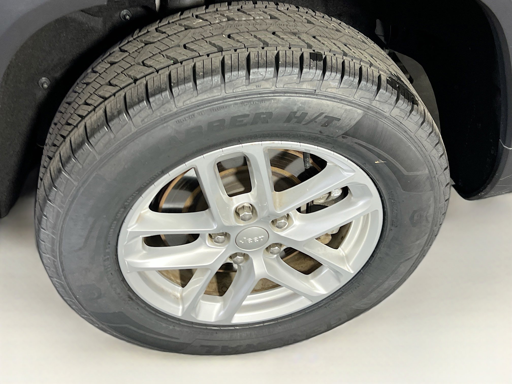 Used 2023 Jeep Grand Cherokee L Laredo AWD/4WD image 30