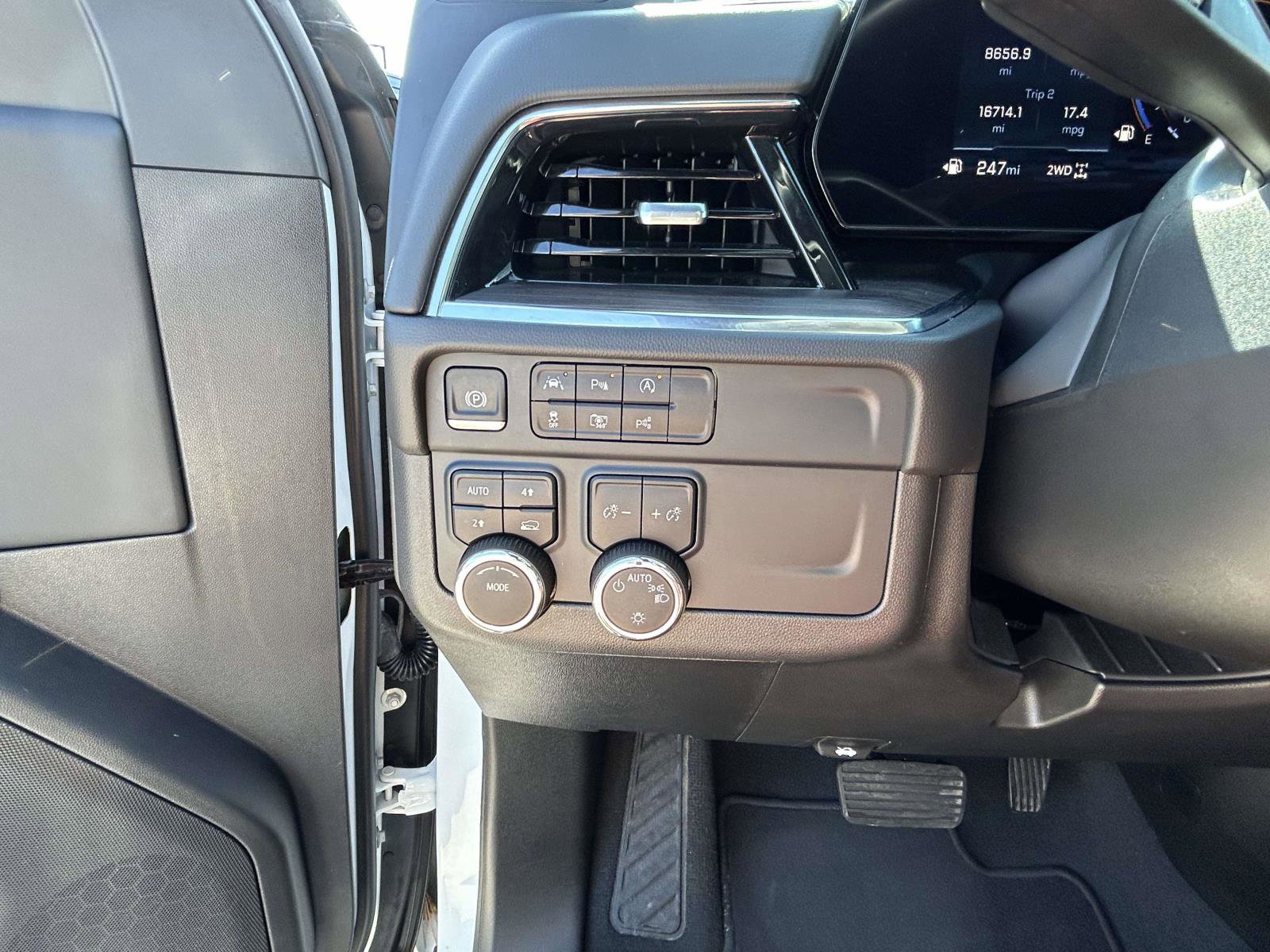 Used 2025 Chevrolet Tahoe LT AWD/4WD image 21