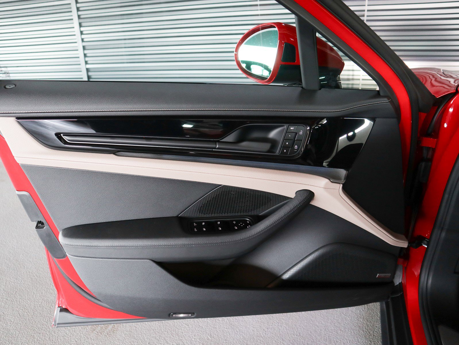 Used 2025 Porsche Panamera 4 image 24