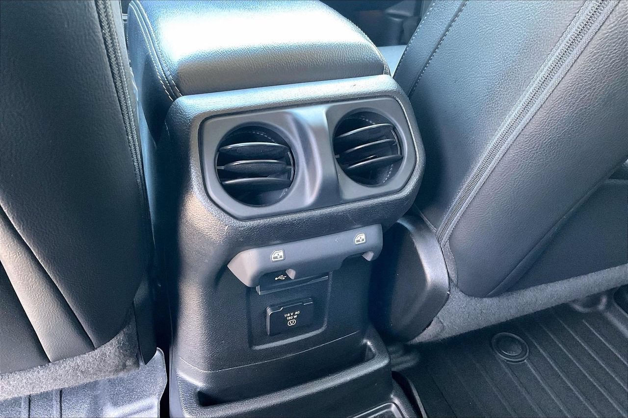 Certified 2018 Jeep Wrangler Unlimited Sahara AWD/4WD image 17