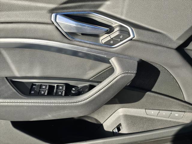 Used 2023 Audi e-tron Premium w/ Convenience Plus Package image 10