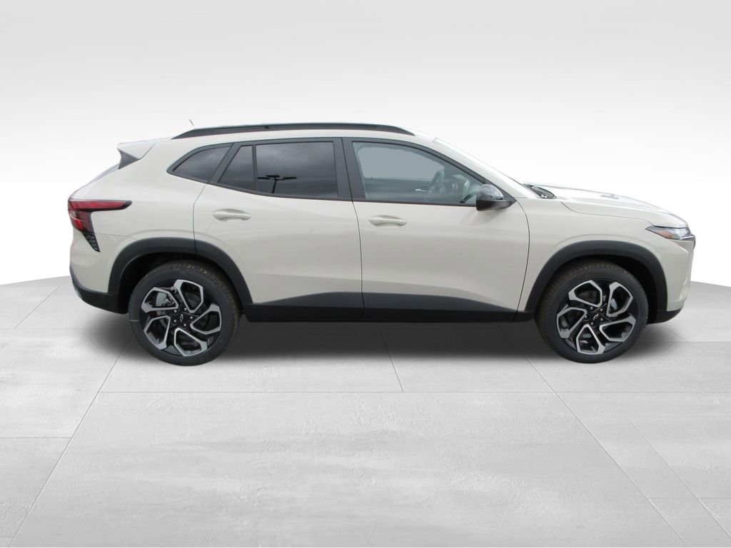 New 2026 Chevrolet Trax RS w/ Sunroof Package FWD image 6