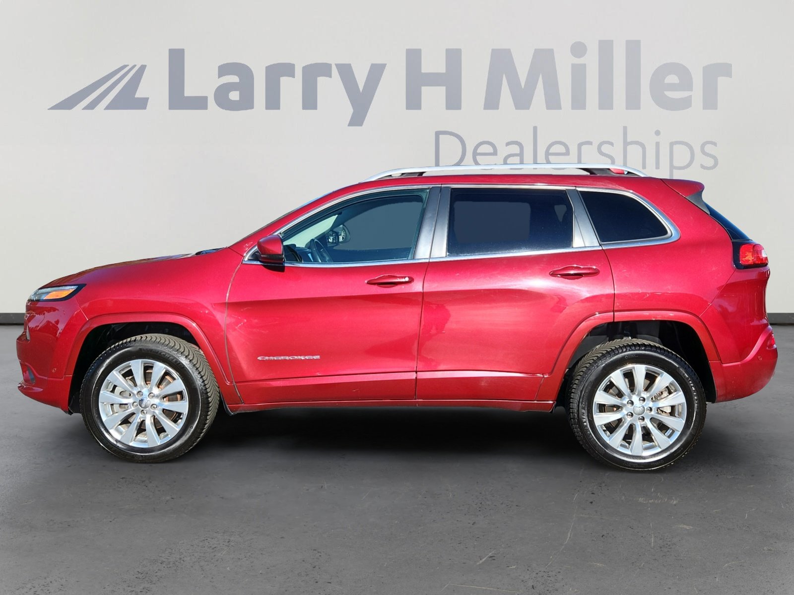 Used 2016 Jeep Cherokee Overland w/ Technology Group video 2