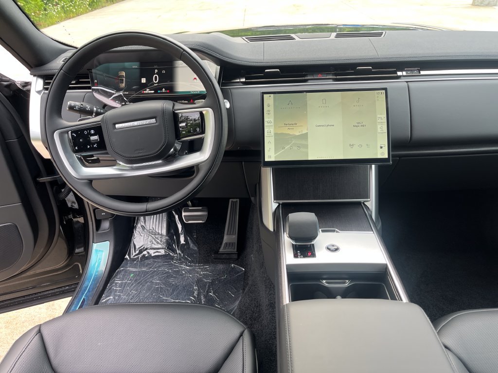 New 2026 Land Rover Range Rover Long Wheelbase SE AWD/4WD image 13