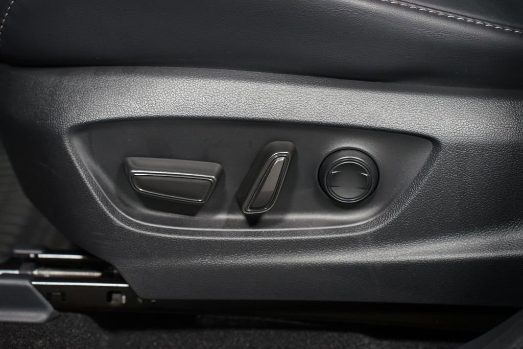 Used 2025 Toyota Crown Signia w/ Advanced Technology Package image 35