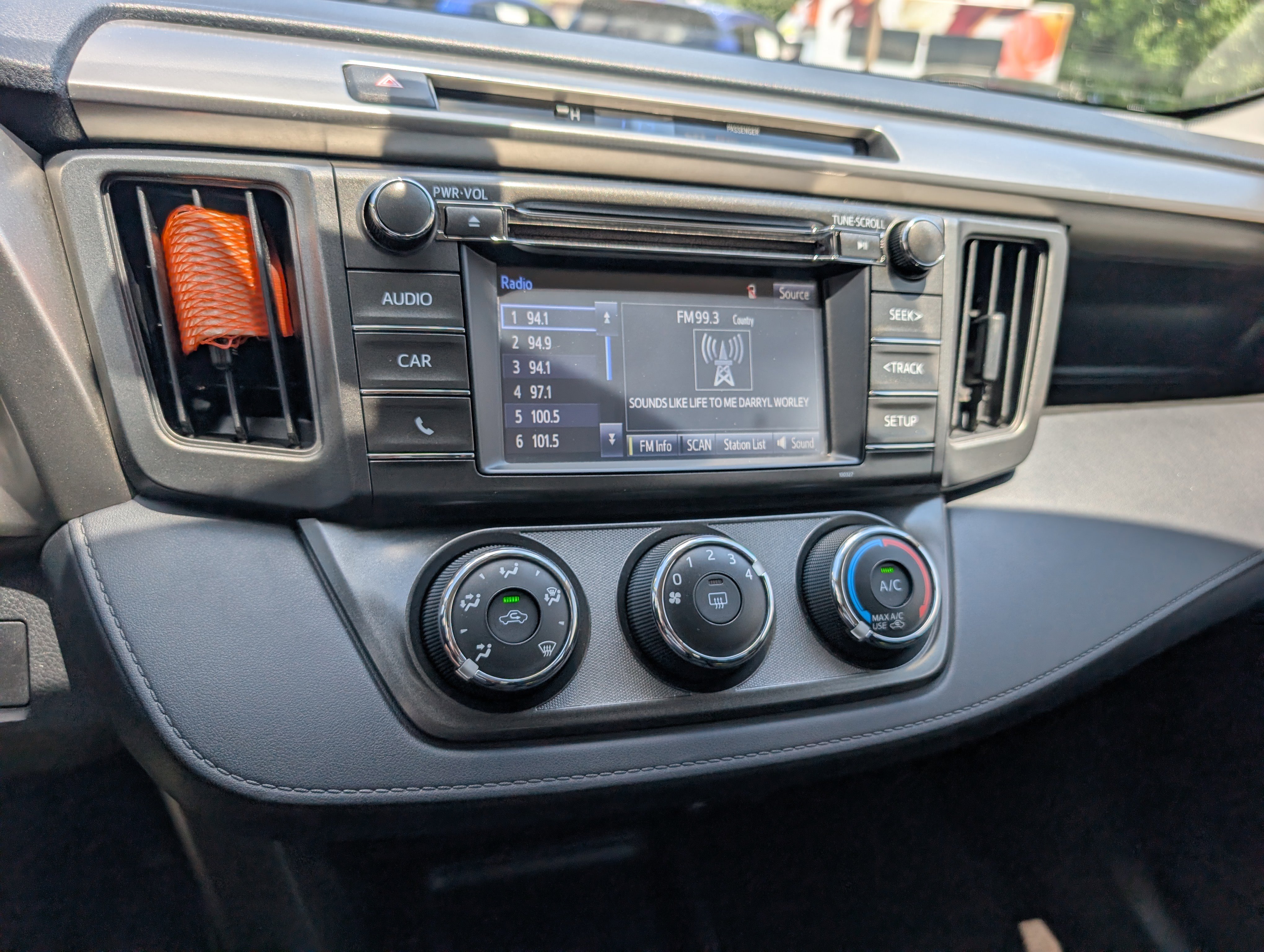 Used 2015 Toyota RAV4 LE FWD image 18