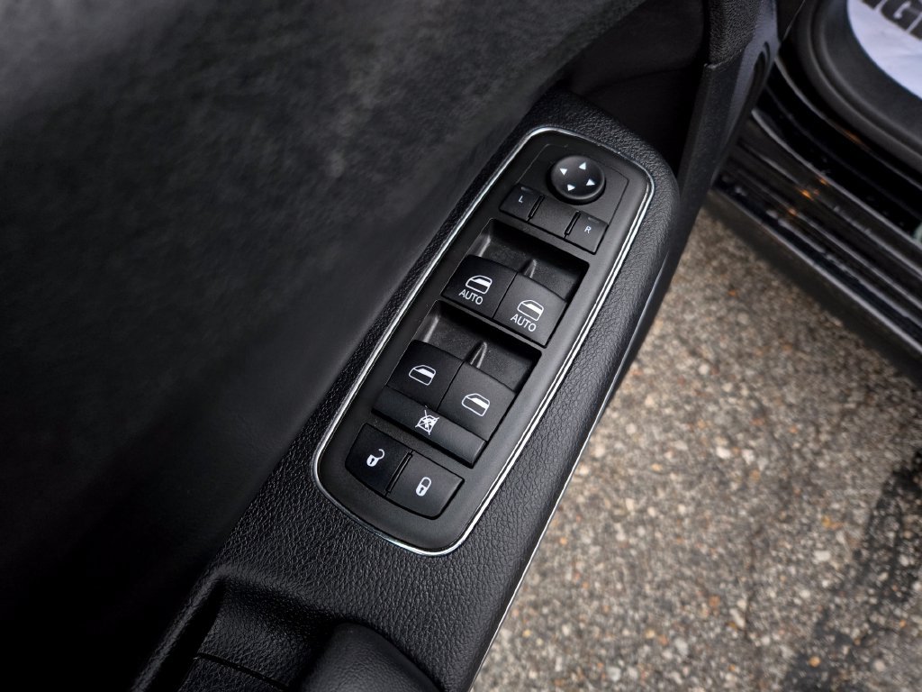 Used 2022 Chrysler 300 Touring L AWD/4WD image 12