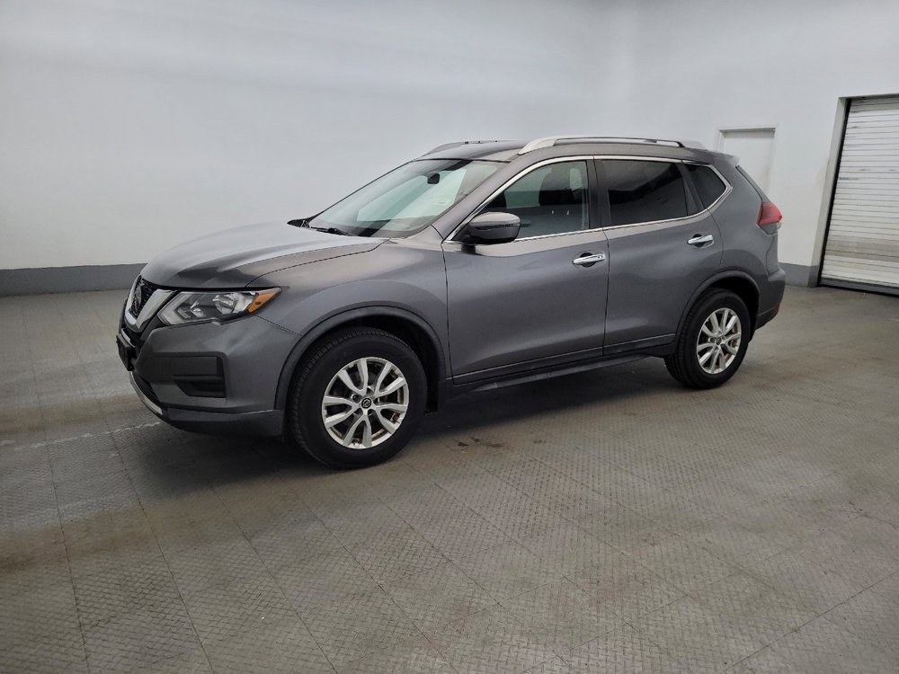 Used 2018 Nissan Rogue SV image 2