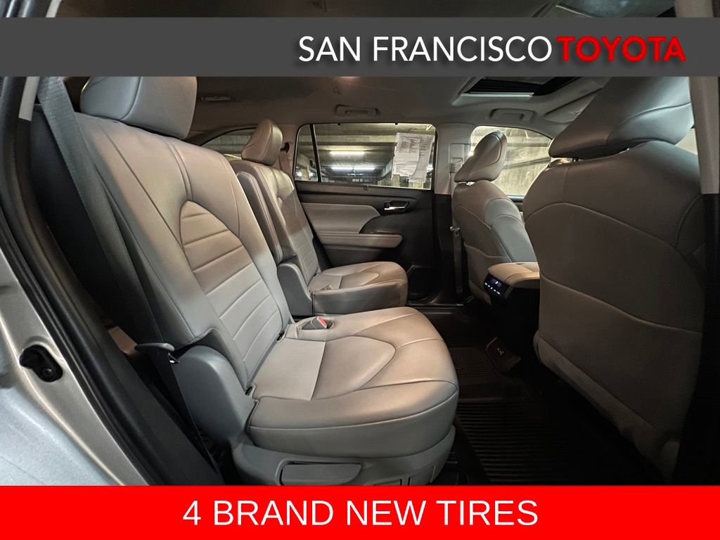 Used 2022 Toyota Highlander XLE AWD/4WD image 20