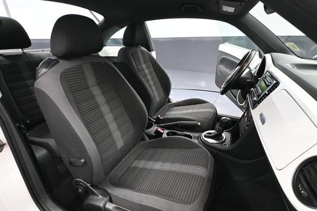 Used 2012 Volkswagen Beetle 2.0T FWD image 28