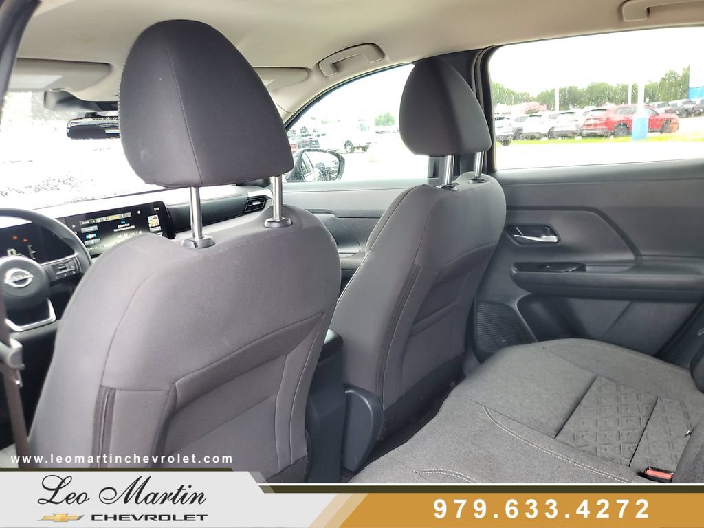 Used 2025 Nissan Kicks SV FWD image 9