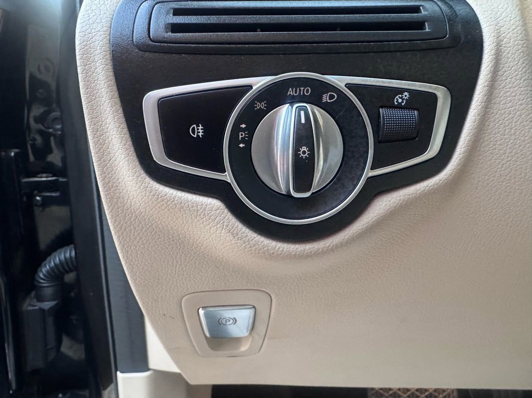 Used 2020 Mercedes-Benz GLC 300 4MATIC w/ Exterior Lighting Package image 13