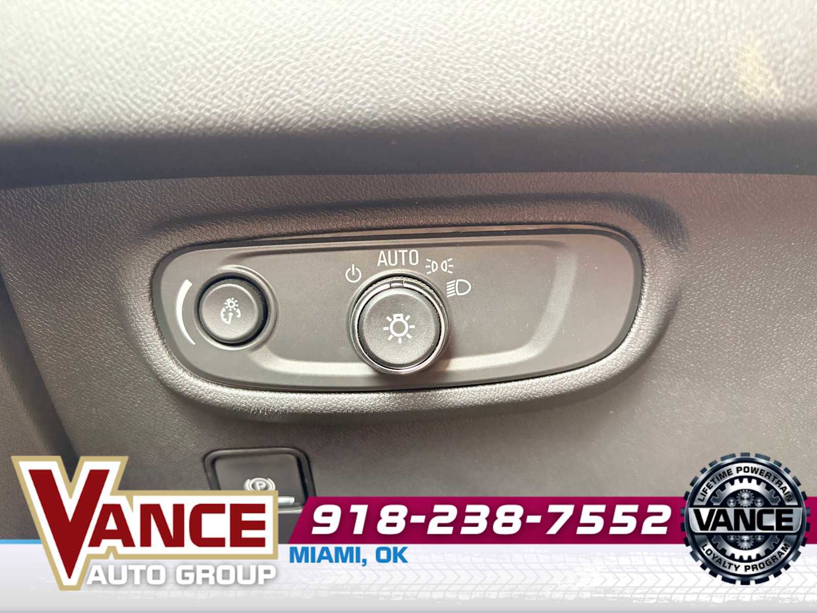 Used 2024 GMC Terrain SLE w/ Driver Convenience Package FWD image 29