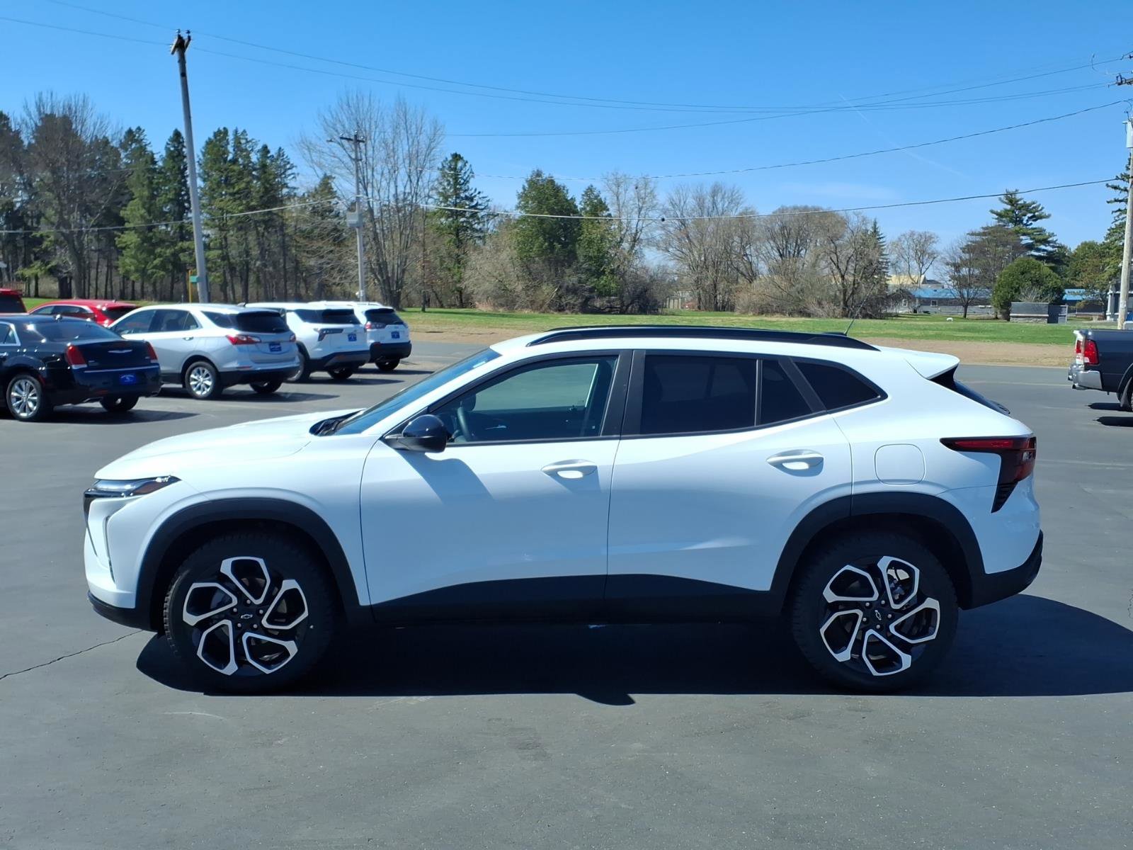 Used 2024 Chevrolet Trax RS image 2