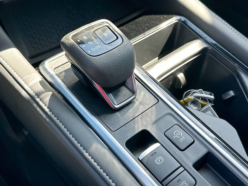 Used 2025 Nissan Pathfinder SL FWD image 16