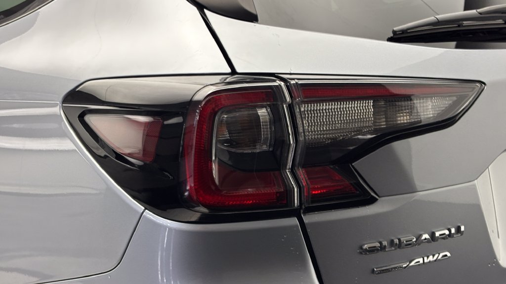 Used 2024 Subaru Outback Premium AWD/4WD image 8