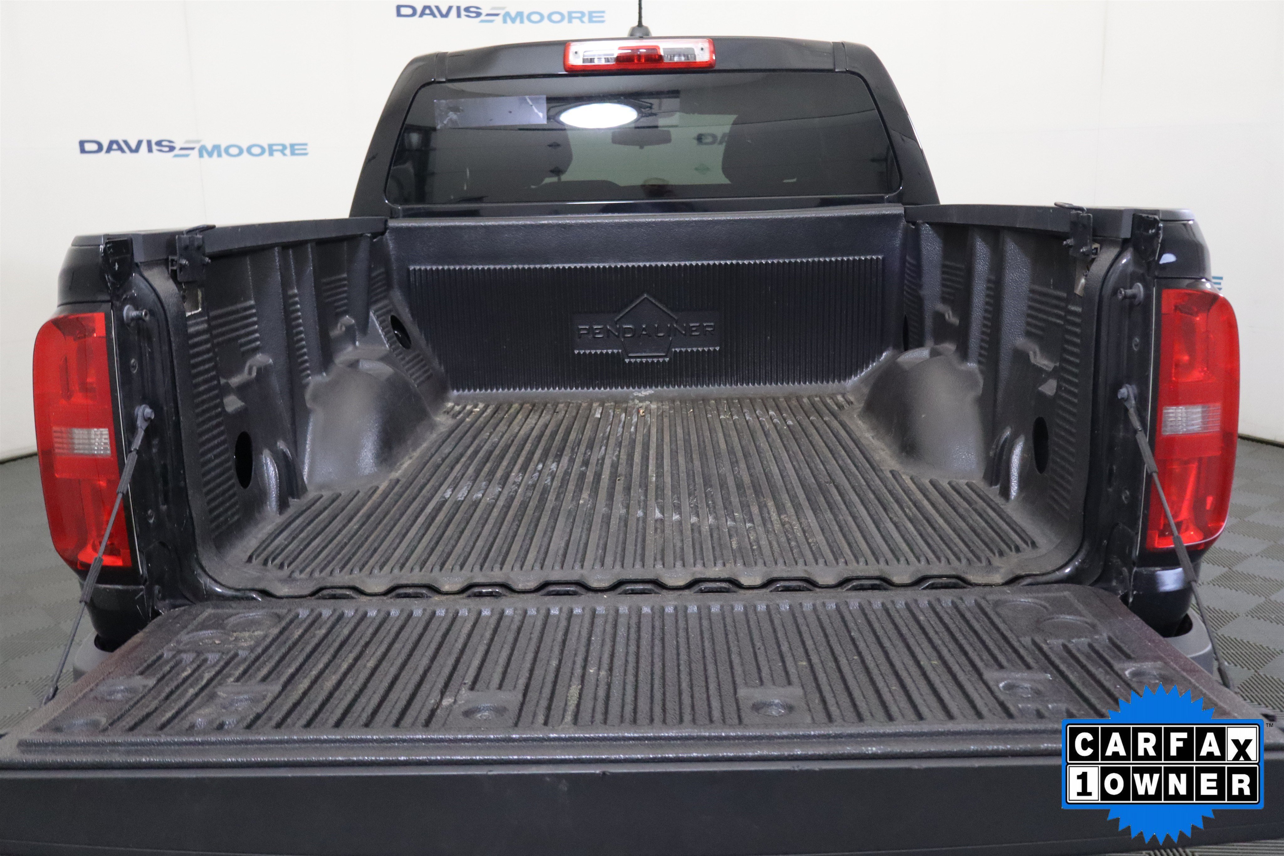 Used 2022 Chevrolet Colorado W/T w/ Custom Special Edition RWD image 17