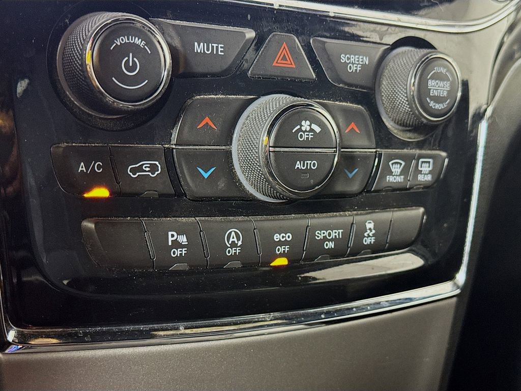 Used 2019 Jeep Grand Cherokee Limited AWD/4WD image 17