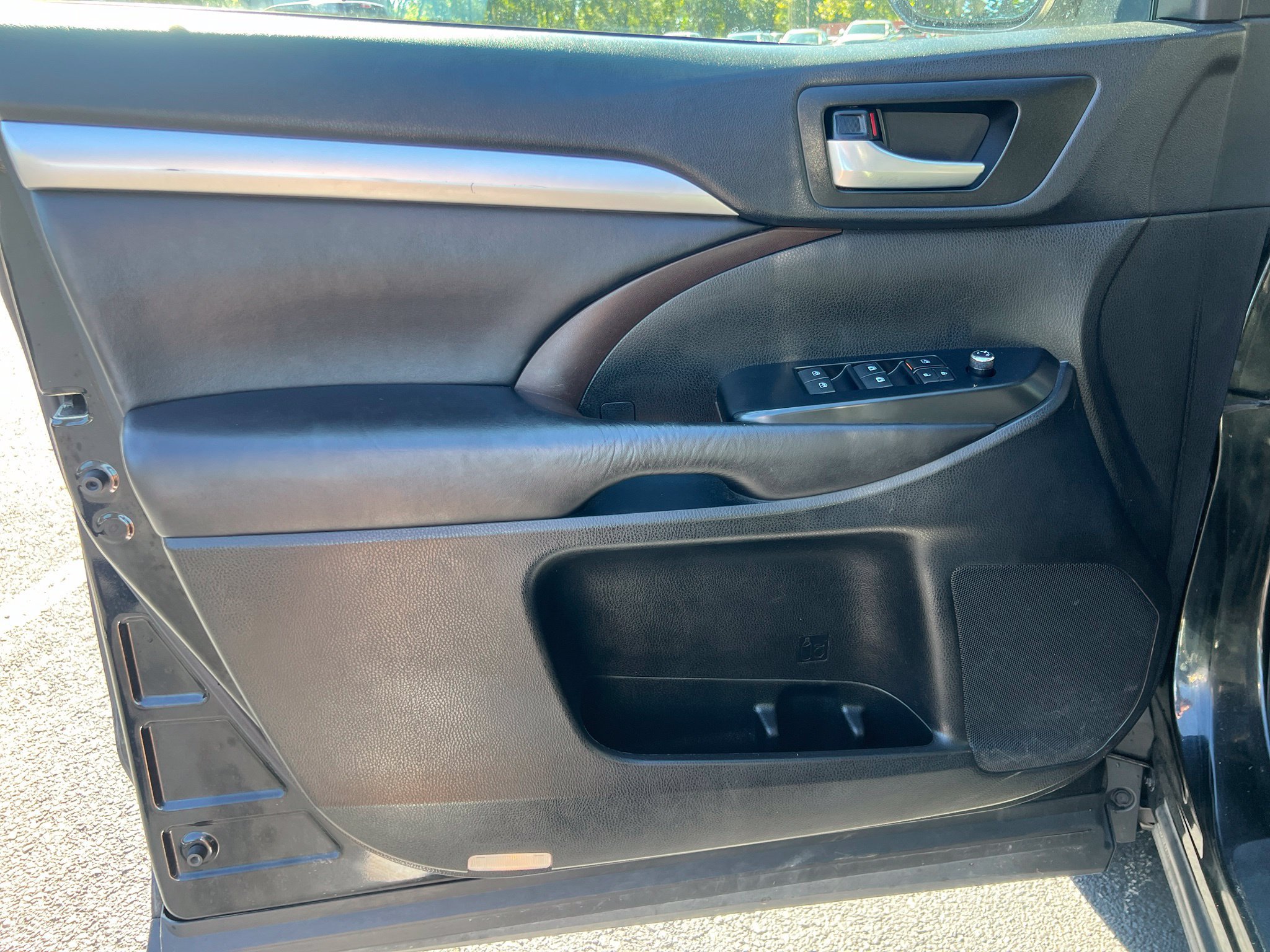Used 2019 Toyota Highlander XLE AWD/4WD image 10