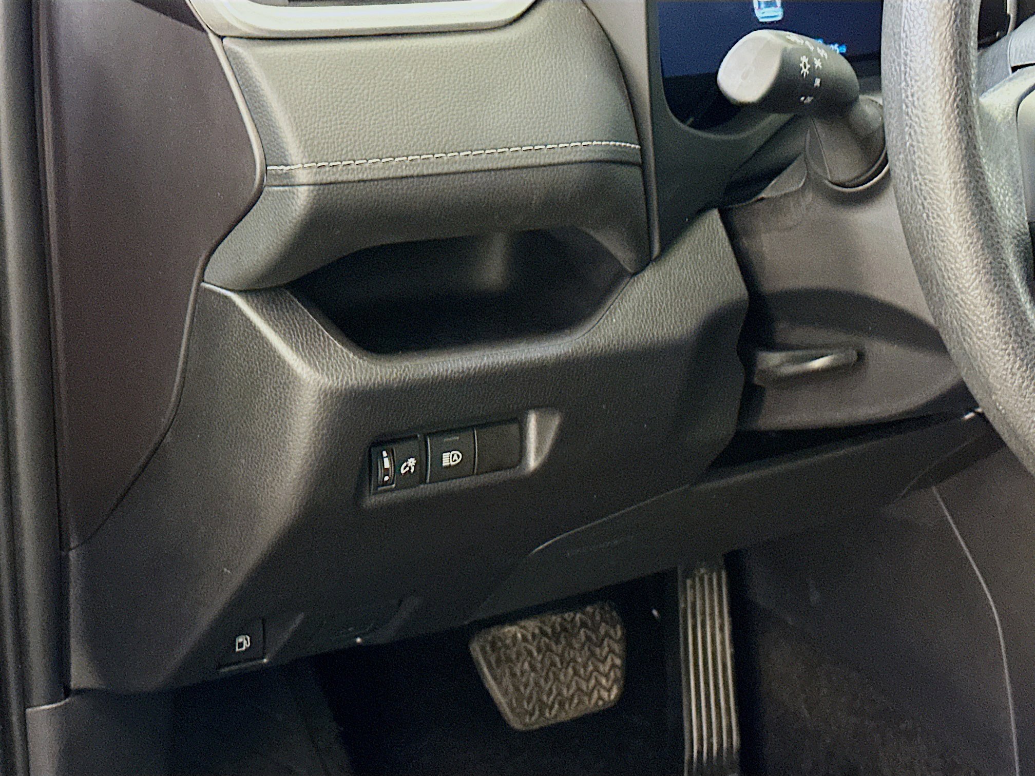 Used 2025 Toyota RAV4 LE image 17