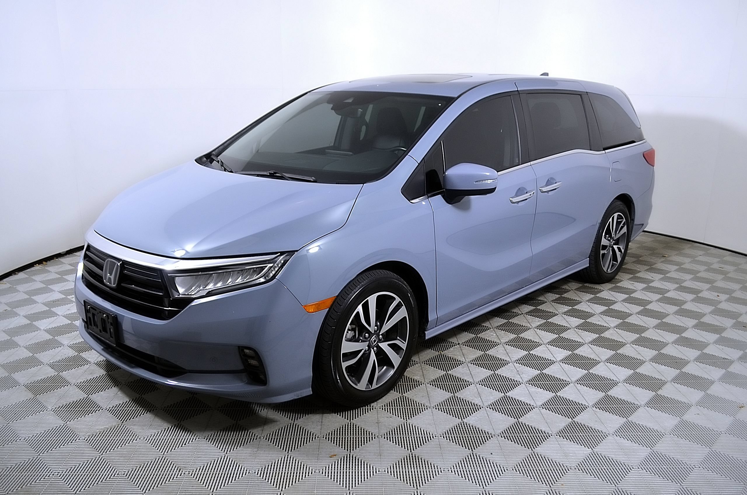 Used 2024 Honda Odyssey Touring image 3
