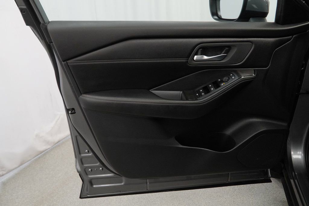 Used 2024 Nissan Rogue SV w/ SV Premium Package image 42