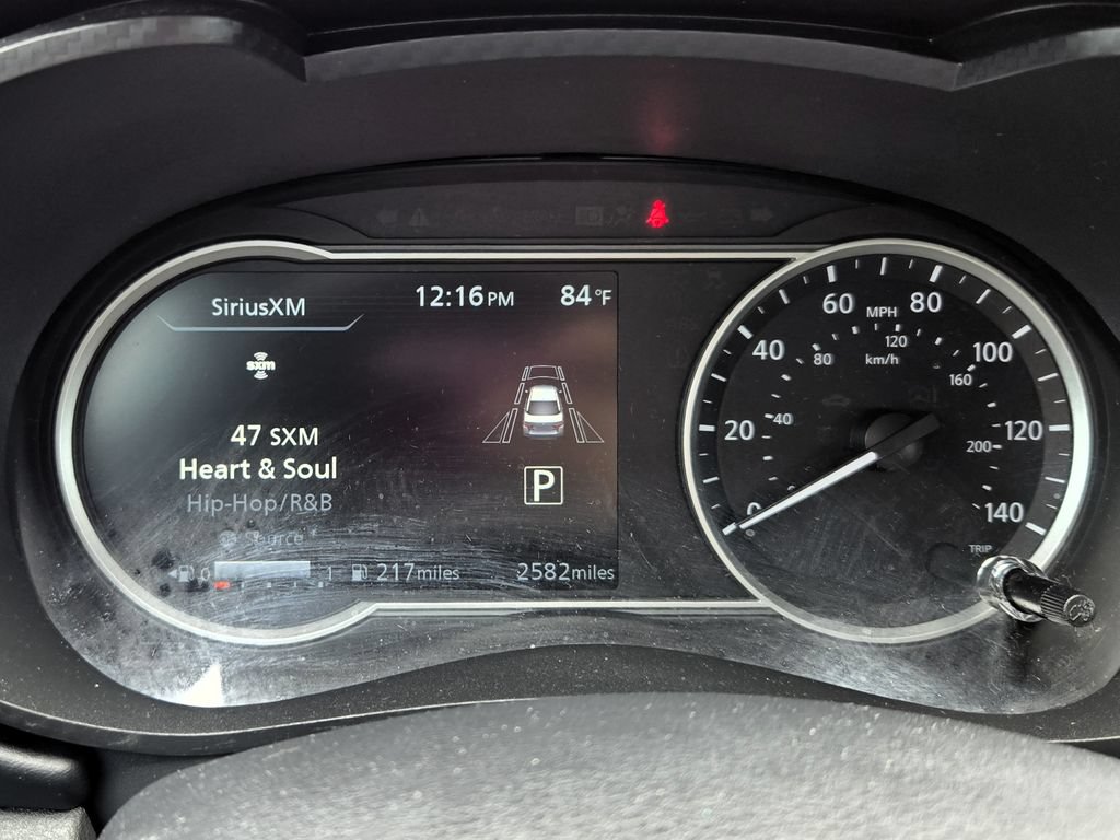 New 2025 Nissan Versa SR w/ Trunk Package FWD image 23