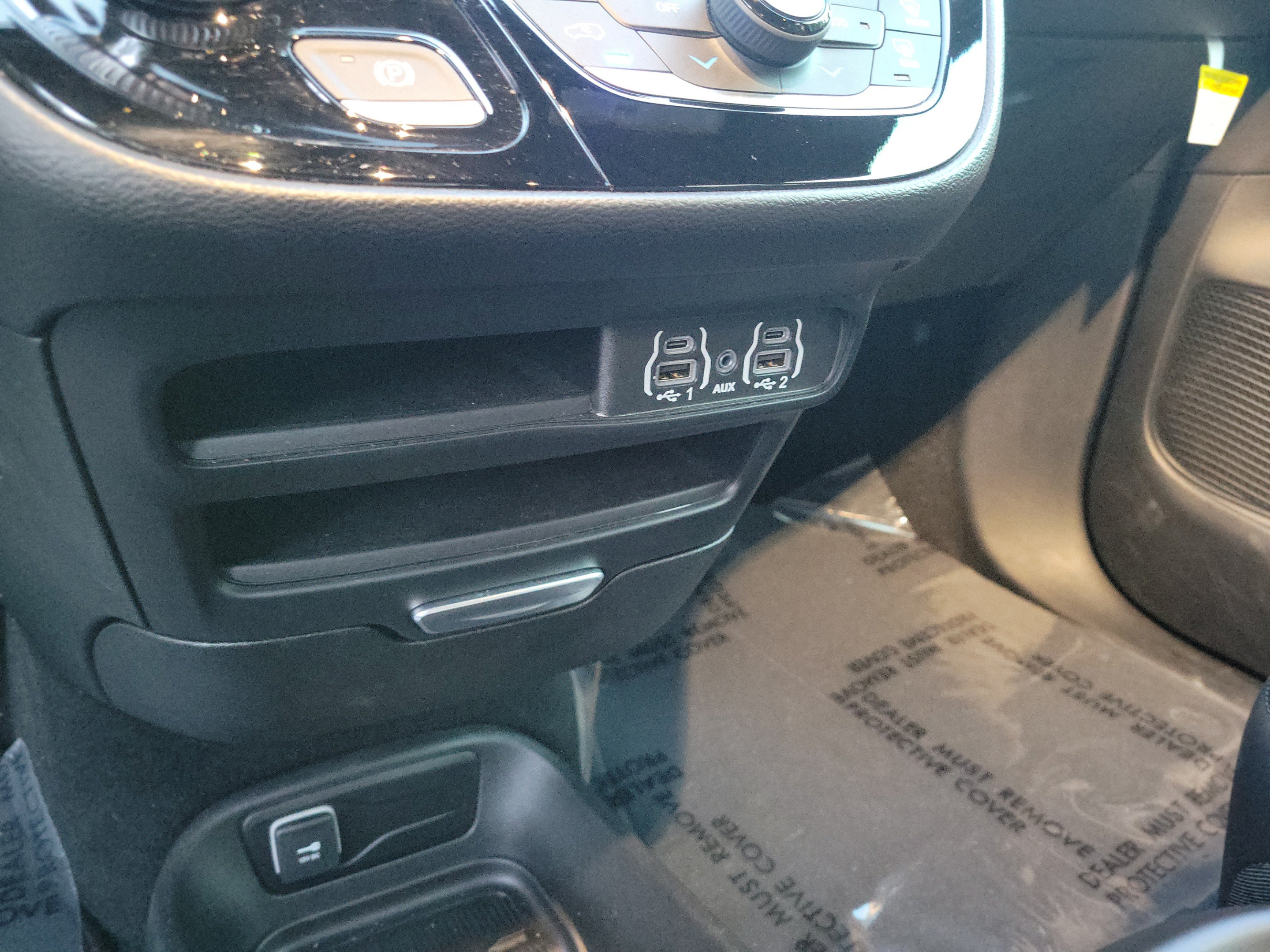 Used 2025 Chrysler Voyager LX FWD image 19