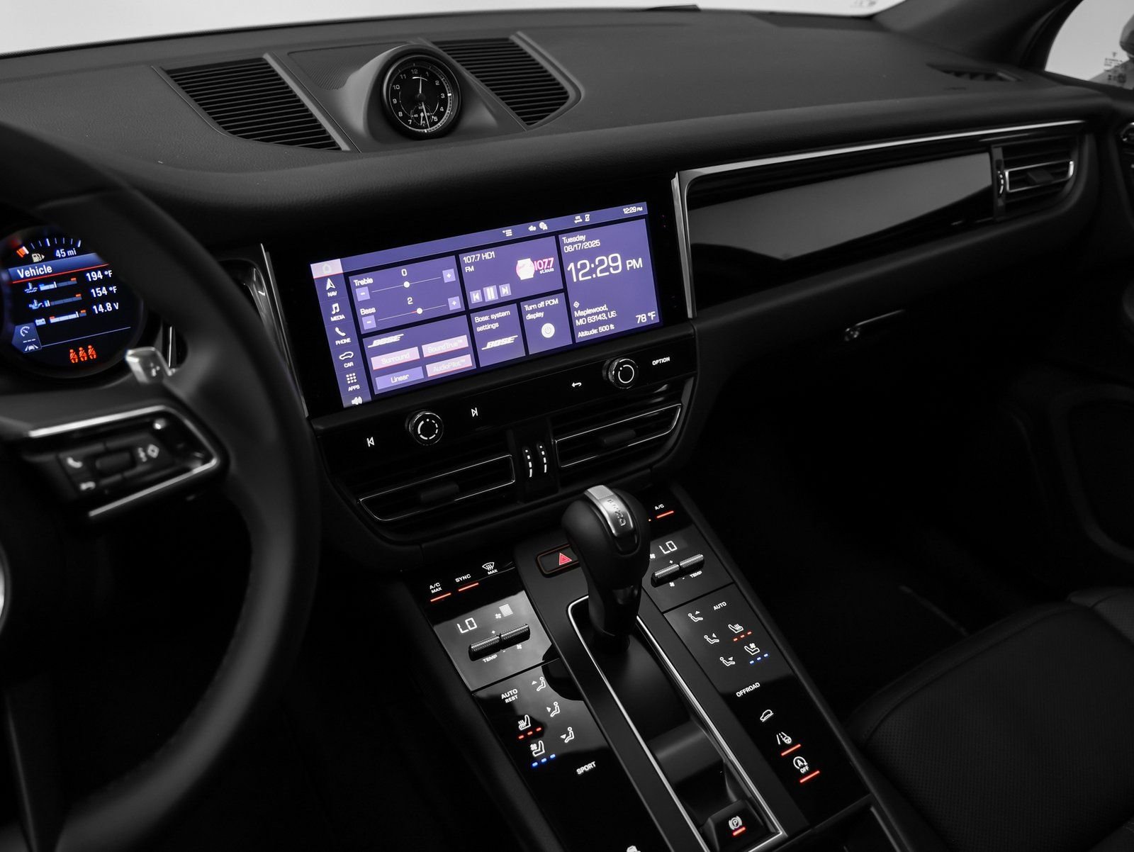 Certified 2025 Porsche Macan image 32