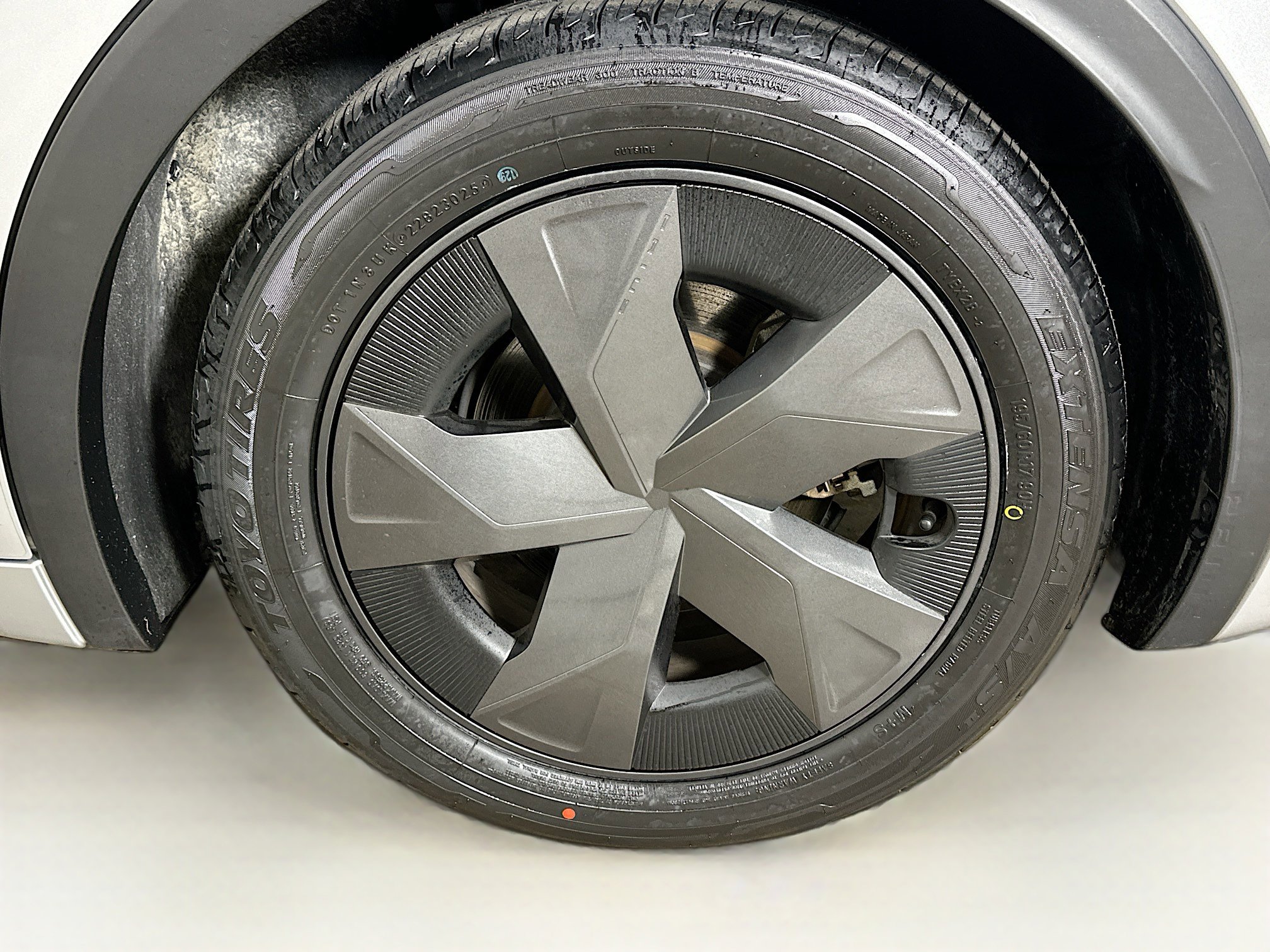 Used 2024 Toyota Prius LE image 11