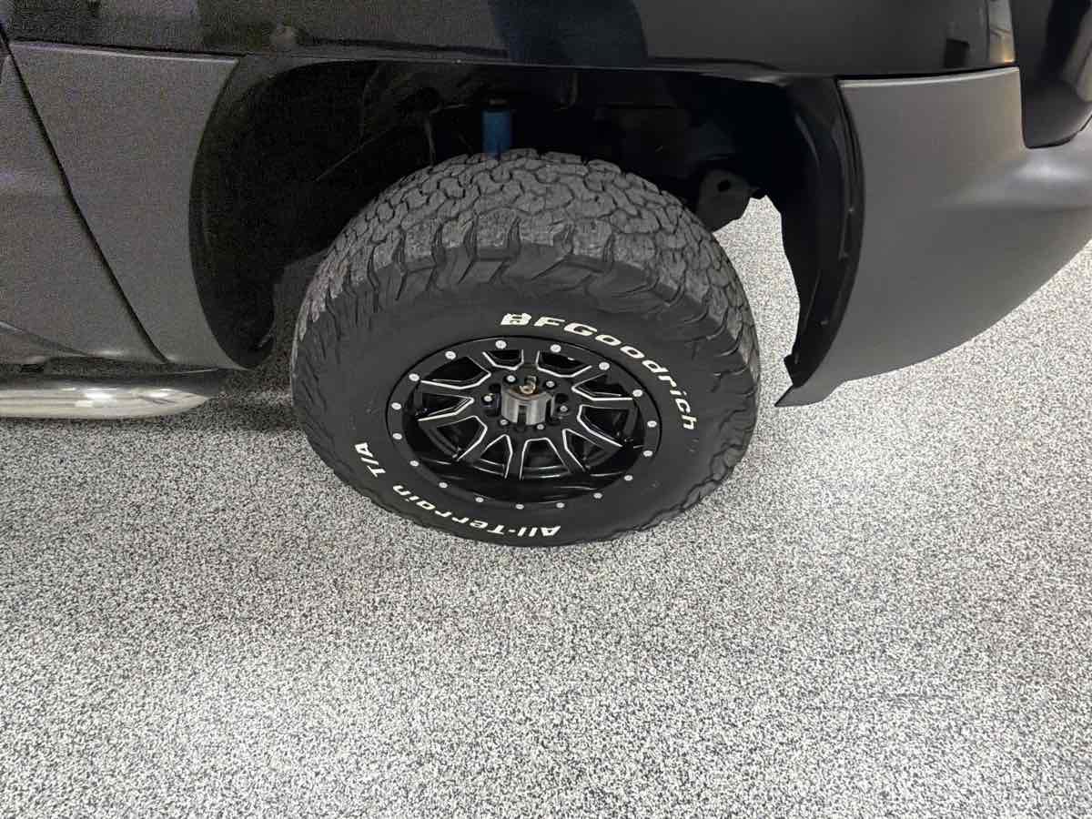 Used 2005 Chevrolet Avalanche Z71 w/ Sun And Sound Package image 38