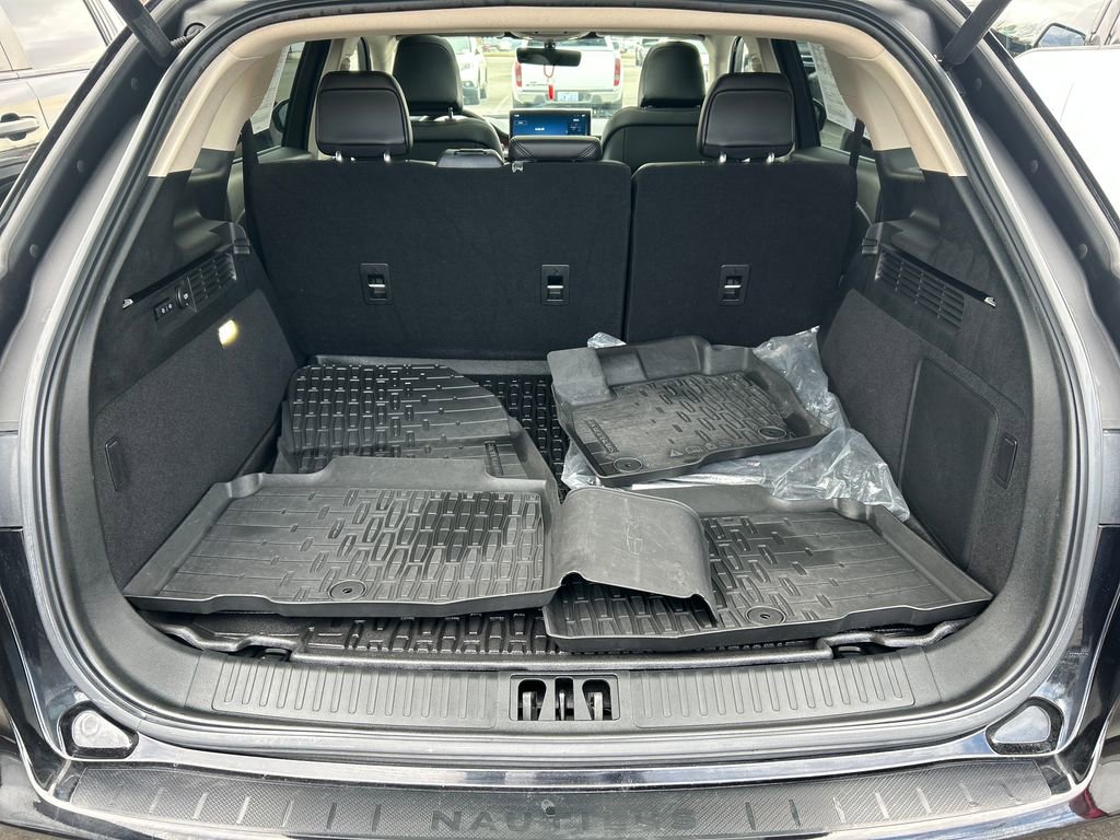 Certified 2023 Lincoln Nautilus Reserve w/ Monochromatic Package image 27