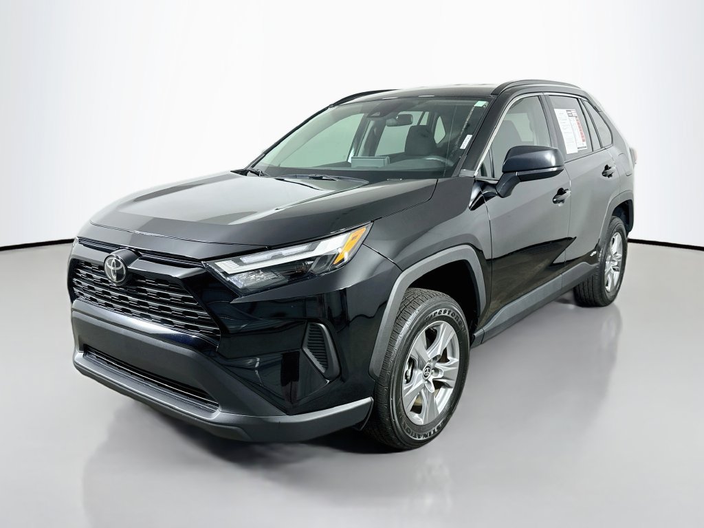 Used 2025 Toyota RAV4 LE AWD/4WD image 3