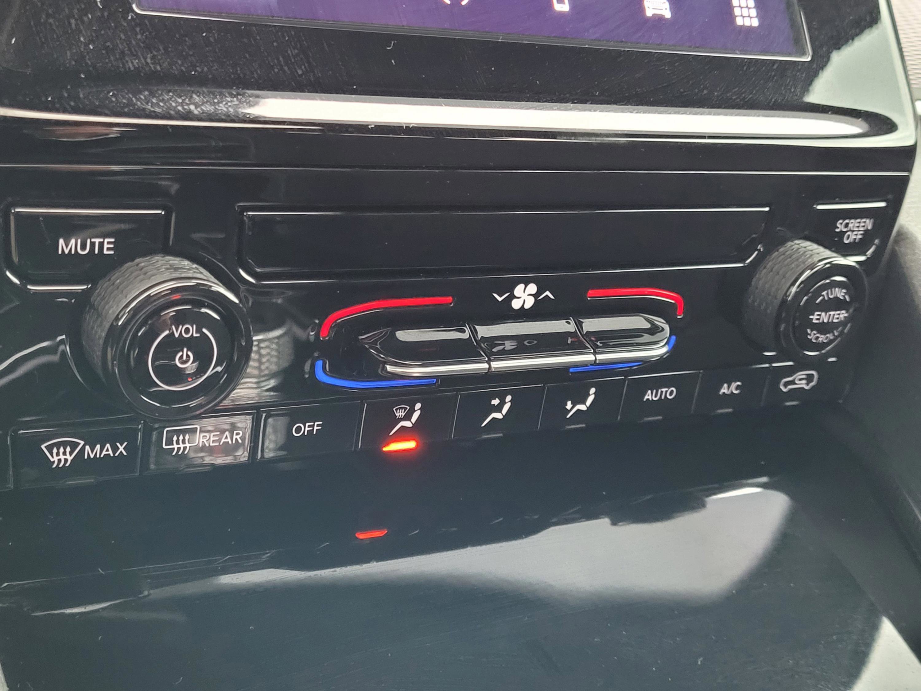 Used 2025 Jeep Grand Cherokee Laredo X image 22