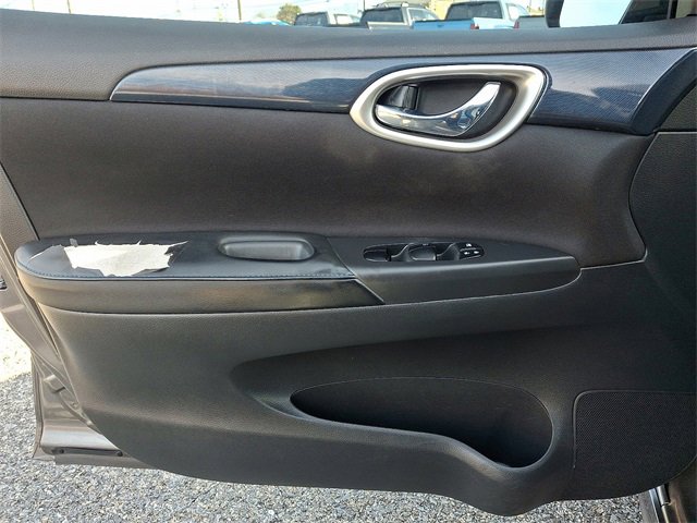 Used 2018 Nissan Sentra SR w/ SR Midnight Edition Package image 12