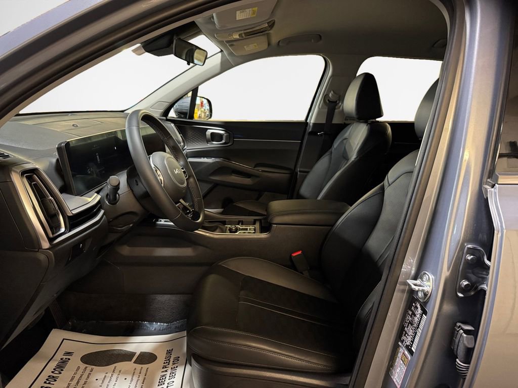 Certified 2025 Kia Sorento S image 12
