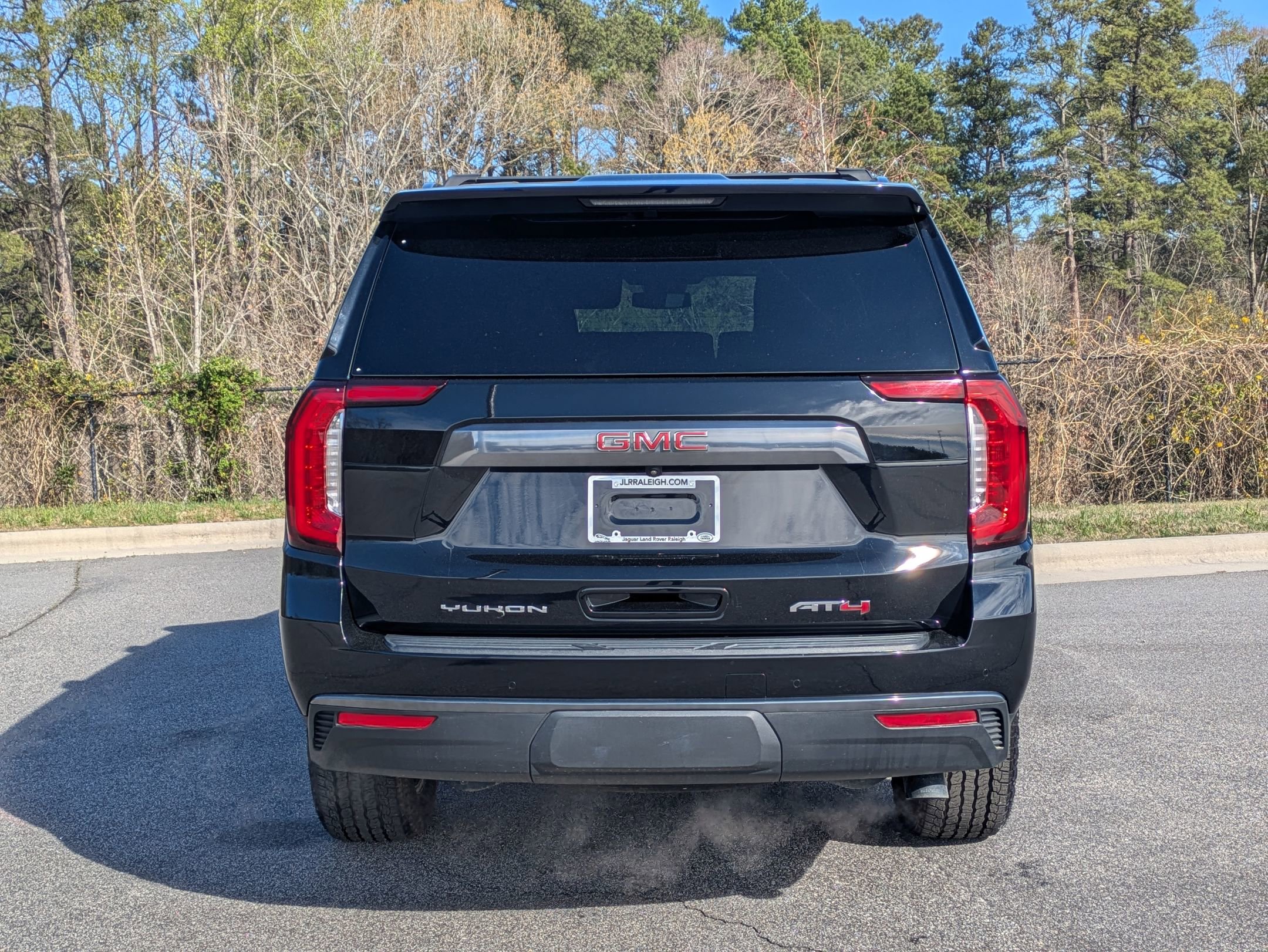 Used 2023 GMC Yukon AT4 image 6
